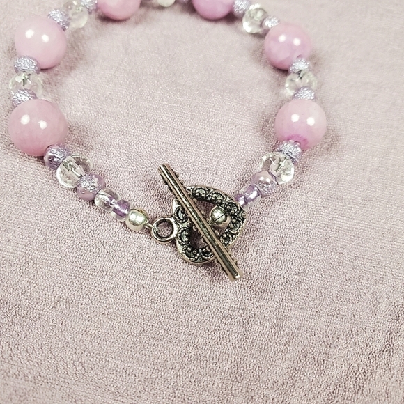 🎉HP~7/28/22🎉🦋 Lavender Purple Beaded Bracelet 🦋1/$14~2/$24~3/$30🦋 - Picture 6 of 6